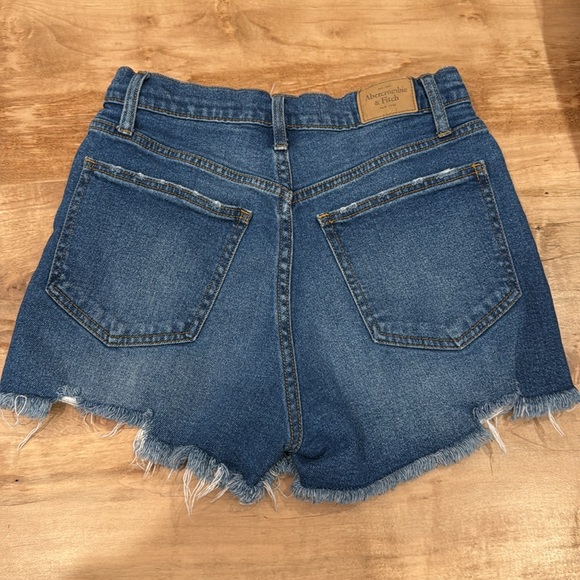 Abercrombie & Fitch Curve Love High Rise Jean Shorts 26/2 distressed raw hem - Picture 4 of 5